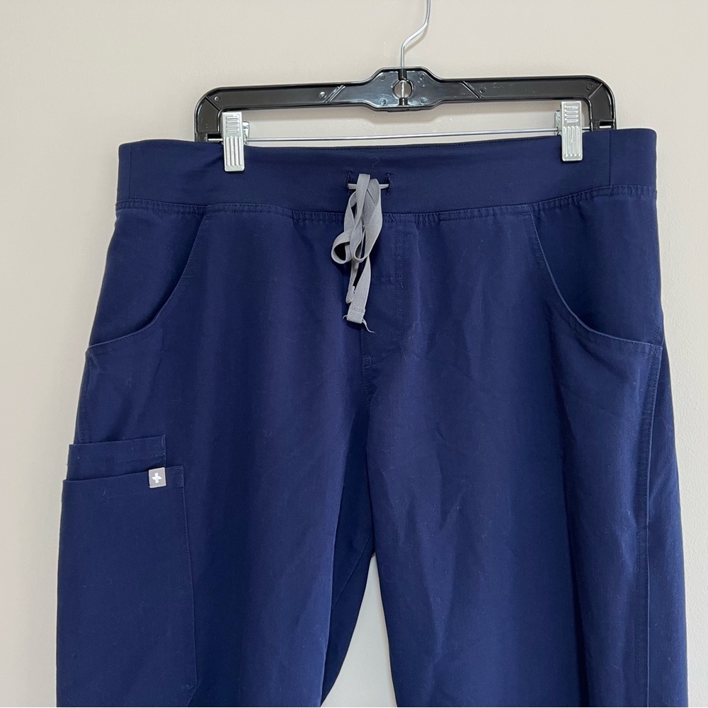 FIGS Women’s Kade Cargo Scrub Straight Leg Pants in Navy Blue, size L - Picture 5 of 10